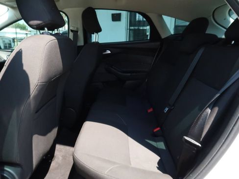 Used 2017 Ford Focus SE FWD image 6