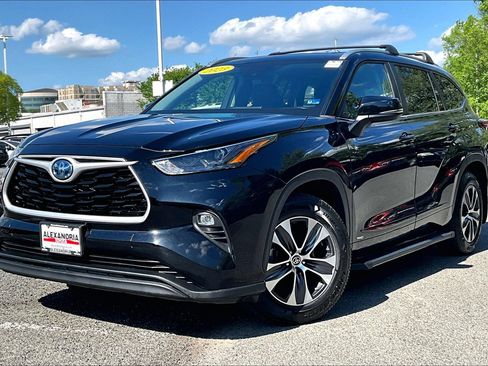 Used 2023 Toyota Highlander XLE image 1