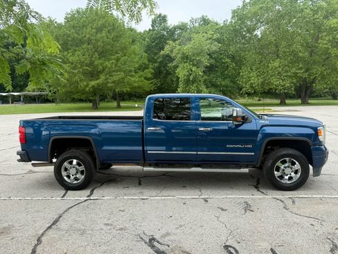 Used 2017 GMC Sierra 3500 Denali AWD/4WD image 4