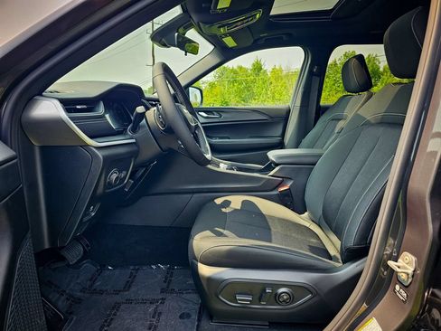 New 2026 Jeep Grand Cherokee L 4WD image 11