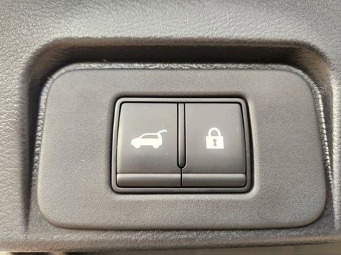 Used 2023 Nissan Rogue SL image 35