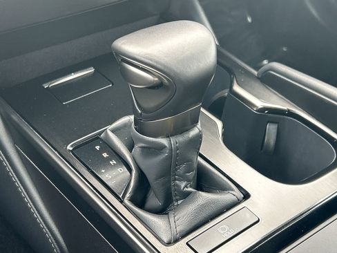 Used 2025 Lexus ES 350 w/ Premium Package FWD image 19