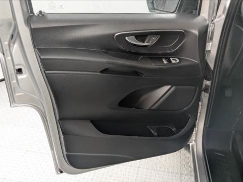 Used 2016 Mercedes-Benz Metris Passenger w/ Premium Appearance Package image 13