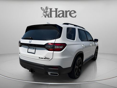 Used 2025 Honda Pilot Black Edition image 5