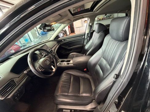 Used 2018 Honda Accord Touring image 21