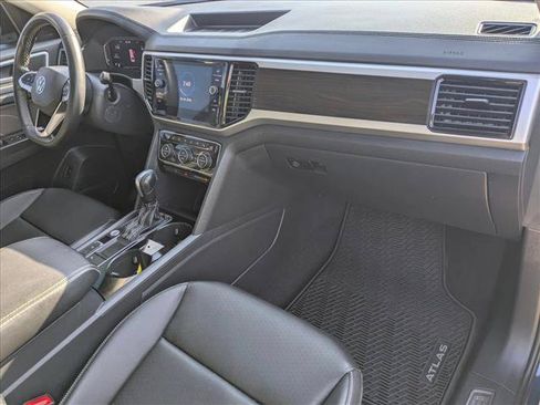 Used 2023 Volkswagen Atlas SE w/ Panoramic Sunroof Package FWD image 16