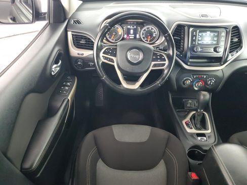 Used 2017 Jeep Cherokee Sport FWD image 14