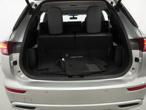 Used 2024 Mitsubishi Outlander SE image 45