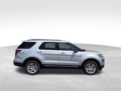 Used 2019 Ford Explorer XLT w/ Equipment Group 202A AWD/4WD image 5