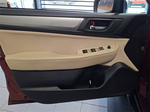 Used 2019 Subaru Outback 2.5i Premium image 13