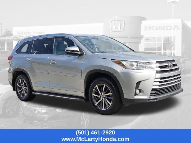 Used 2017 Toyota Highlander XLE AWD/4WD image 4