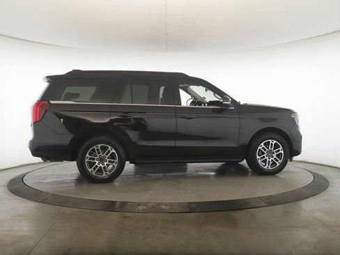Used 2025 Ford Expedition Active image 6