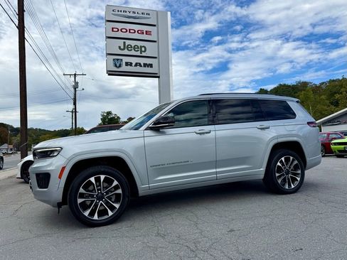 Used 2022 Jeep Grand Cherokee L Overland w/ Advanced Protech Group III image 2