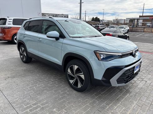 New 2026 Volkswagen Taos SE image 7