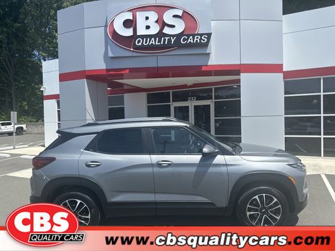 Used 2025 Chevrolet TrailBlazer LT AWD/4WD image 1