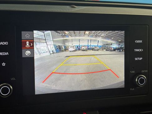 Used 2025 Kia Sportage LX image 17