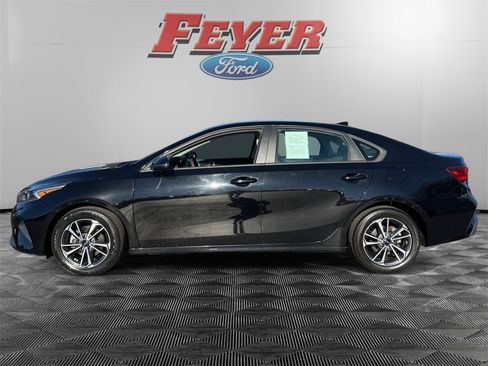 Used 2023 Kia Forte LXS w/ LXS Technology Package image 2