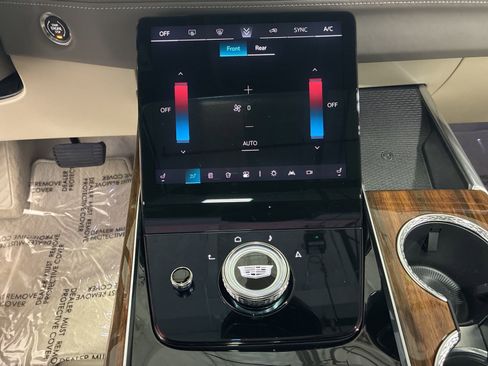 Used 2025 Cadillac Escalade Sport Platinum w/ LPO, ONYX Package image 18