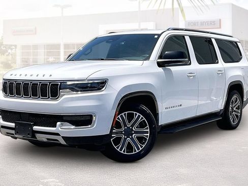 Used 2024 Jeep Wagoneer L Series II w/ Flexible Seating Group AWD/4WD image 31