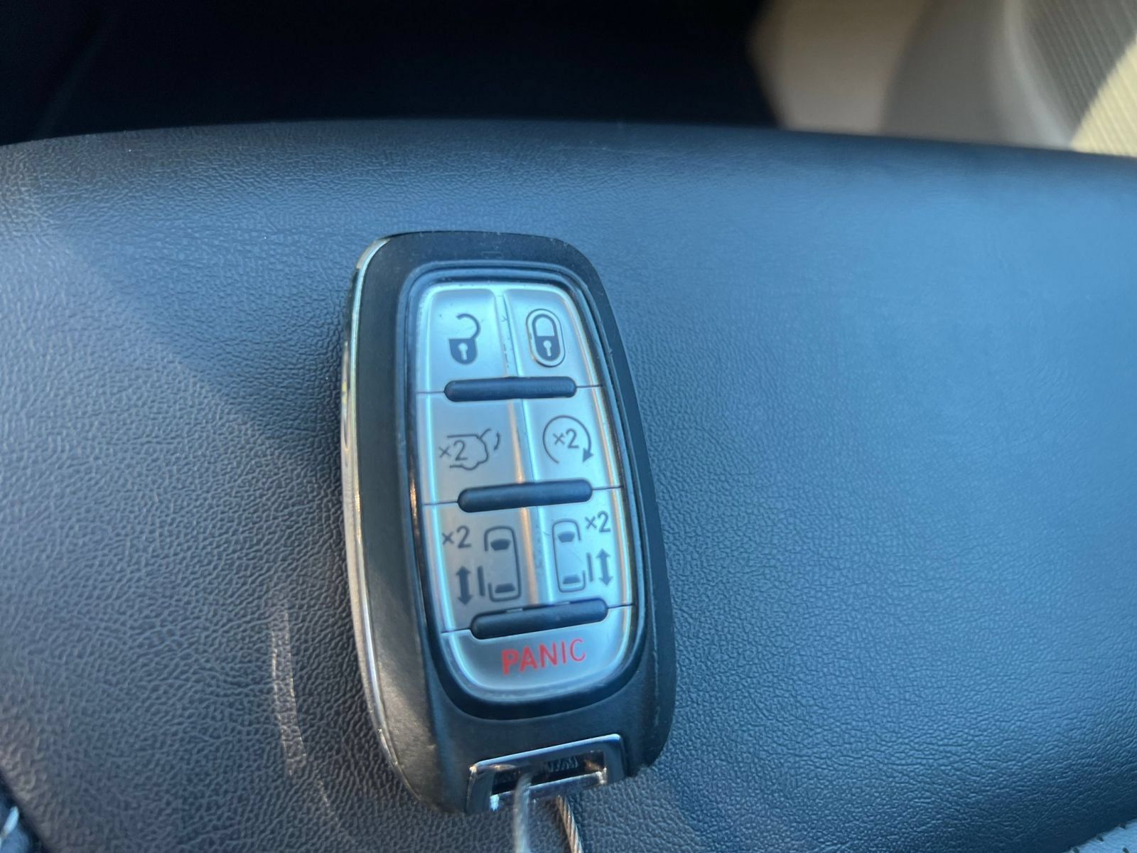 Used 2024 Chrysler Pacifica Touring-L FWD image 25