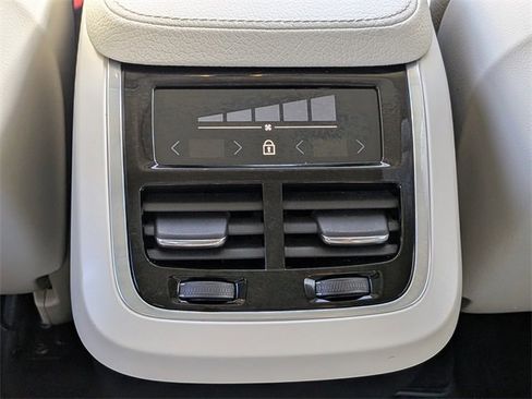 Used 2019 Volvo XC90 T5 Momentum w/ Protection Package Premier image 15