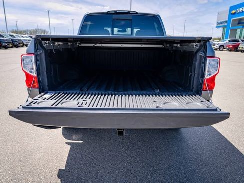 Used 2019 Nissan Titan SL w/ Midnight Edition AWD/4WD image 15