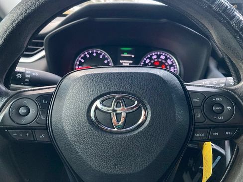 Certified 2021 Toyota RAV4 LE FWD image 17