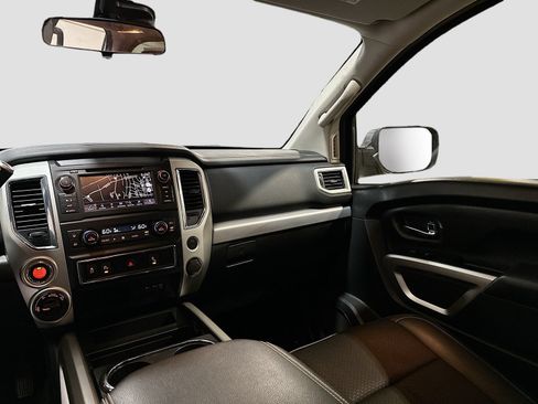 Used 2019 Nissan Titan PRO-4X AWD/4WD image 22