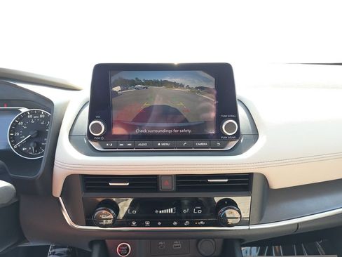 Used 2023 Nissan Rogue SV FWD image 22
