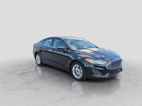 Used 2020 Ford Fusion SE FWD image 2