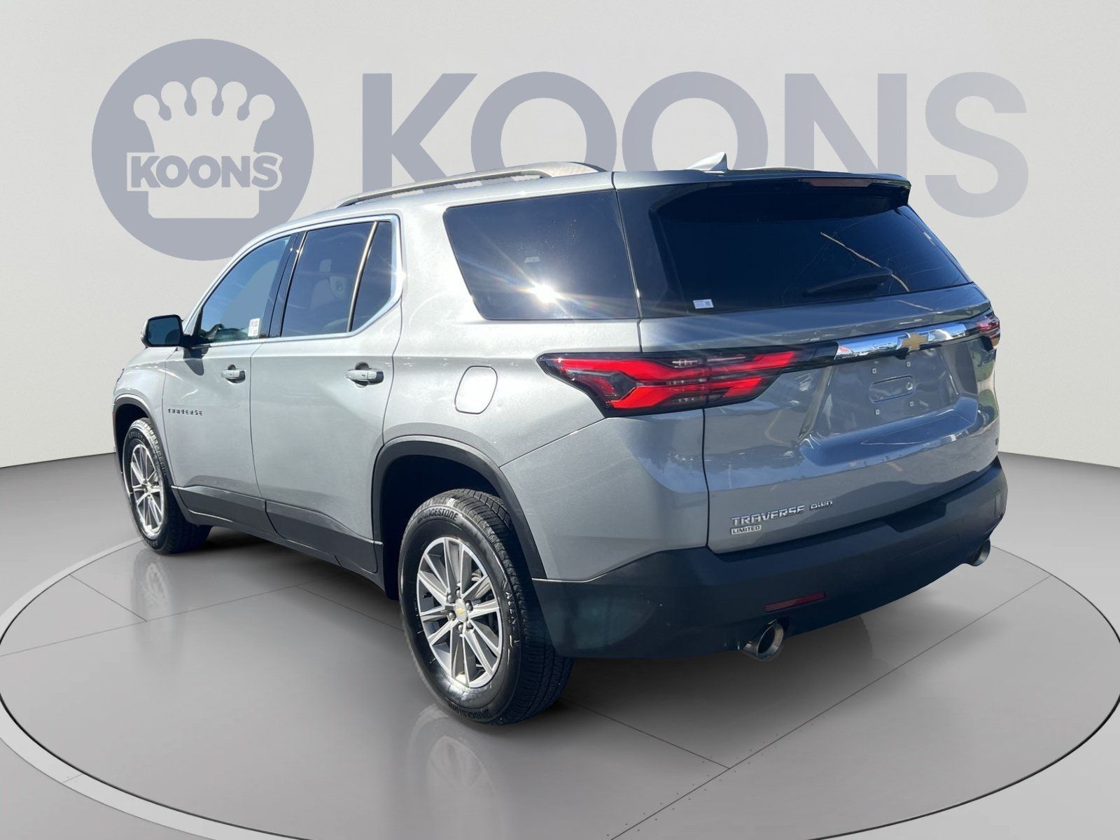 Used 2024 Chevrolet Traverse LT AWD/4WD image 4