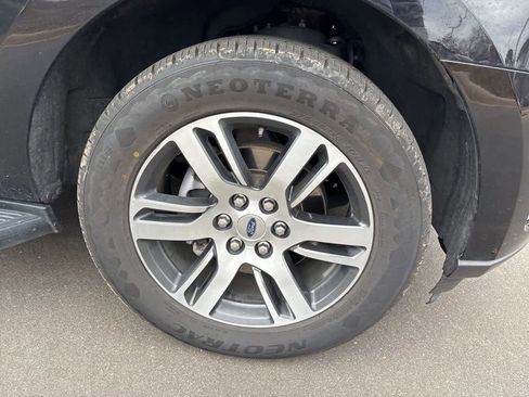 Used 2024 Ford Expedition Limited image 11