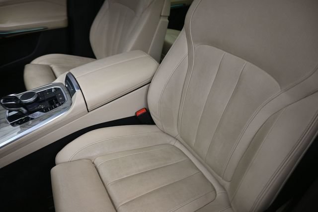 Used 2021 BMW X7 xDrive40i w/ M Sport Package AWD/4WD image 17