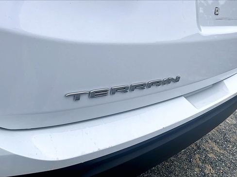 Used 2024 GMC Terrain SLE AWD/4WD image 10