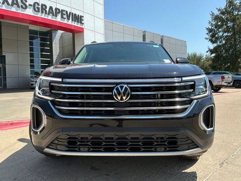 Used 2026 Volkswagen Atlas SE FWD image 3