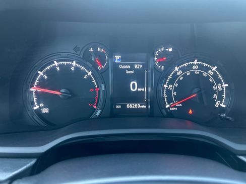 Used 2021 Toyota 4Runner SR5 Premium w/ Moonroof Package AWD/4WD image 9