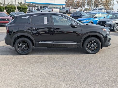 New 2026 Nissan Kicks SV image 2