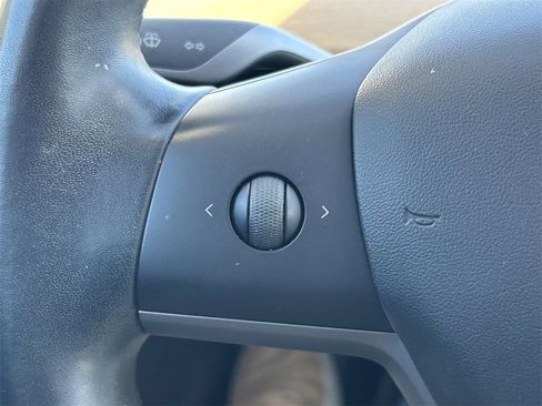Used 2023 Tesla Model 3 Standard Range image 29