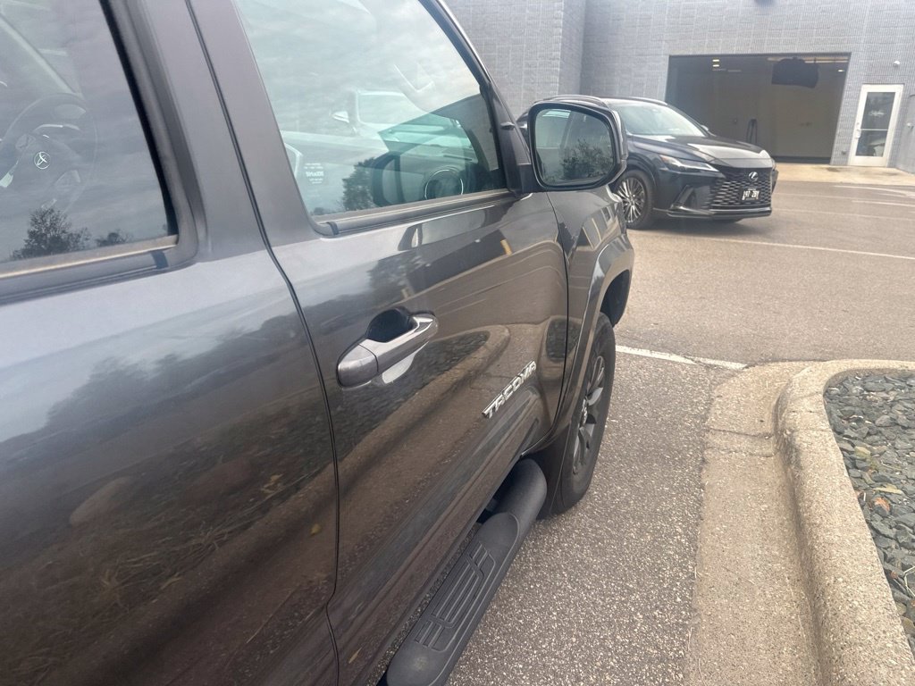 Used 2021 Toyota Tacoma SR5 AWD/4WD image 18