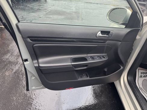 Used 2010 Volkswagen Jetta TDI FWD image 14