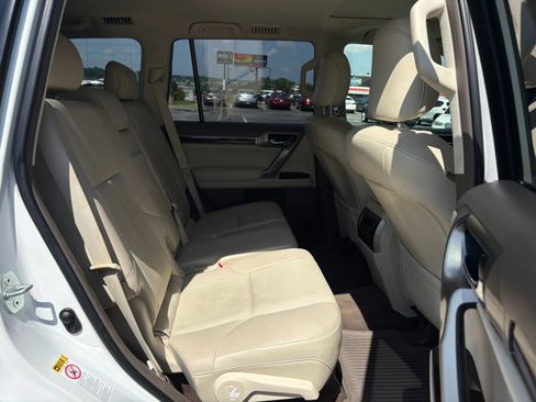 Used 2016 Lexus GX 460 w/ Premium Package AWD/4WD image 21