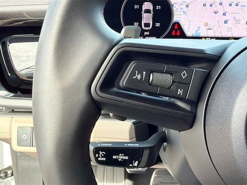 Used 2025 Porsche Panamera 4 image 38