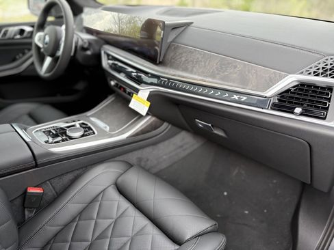 Used 2026 BMW X7 xDrive40i w/ M Sport Package image 26