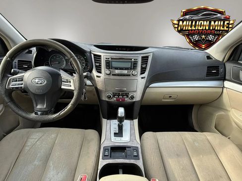 Used 2013 Subaru Outback 2.5i Premium AWD/4WD image 3