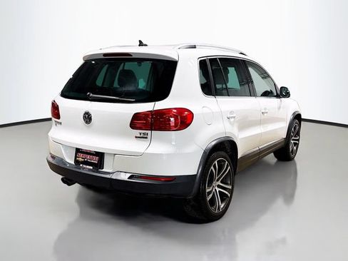 Used 2017 Volkswagen Tiguan SEL AWD/4WD image 6