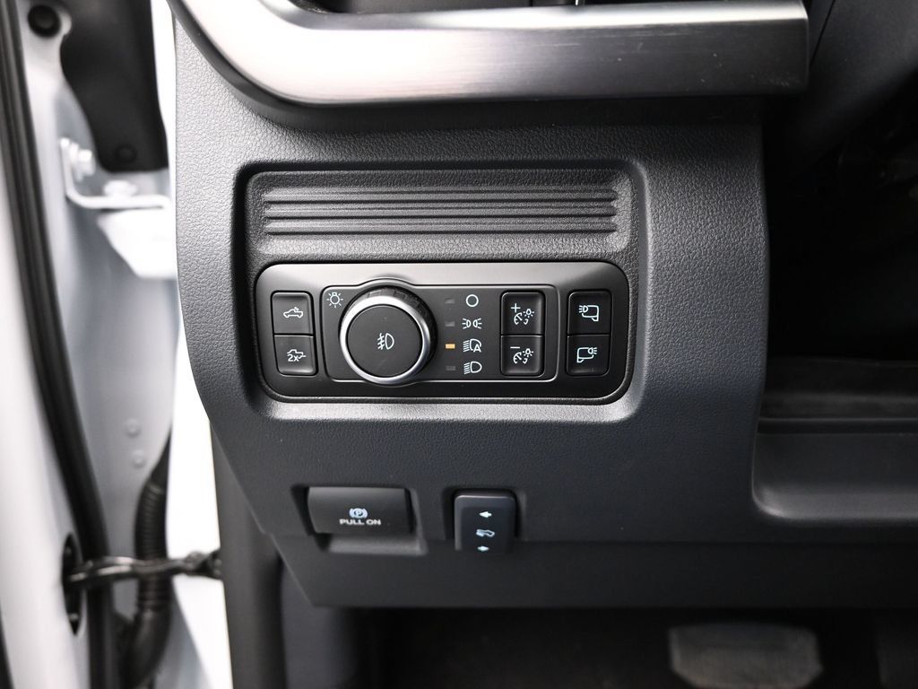 New 2026 Ford F250 Lariat w/ Black Appearance Package AWD/4WD image 13