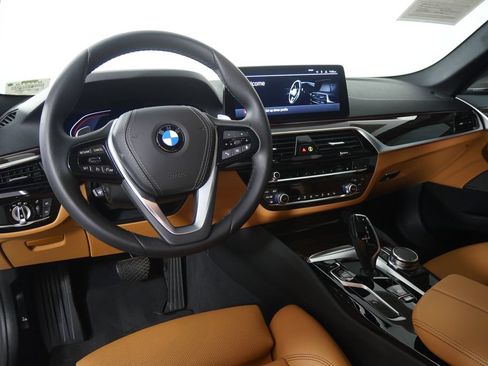 Used 2023 BMW 530i w/ Premium Package RWD image 17