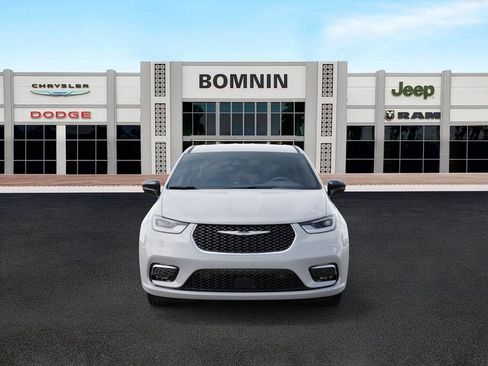 New 2026 Chrysler Pacifica Select image 6