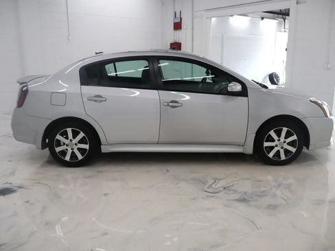 Used 2012 Nissan Sentra 2.0 SR w/ Special Edition Pkg FWD image 9