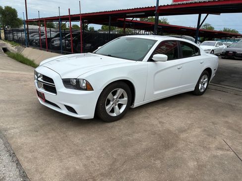 Used 2013 Dodge Charger SE RWD image 10